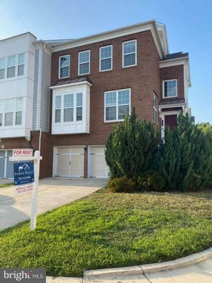Attached, Exterior, Facade, Brick Facade, Rowhouse