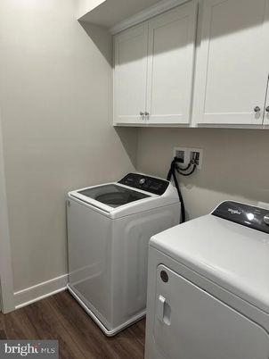 Interior, Washer, Wood Texture Flooring