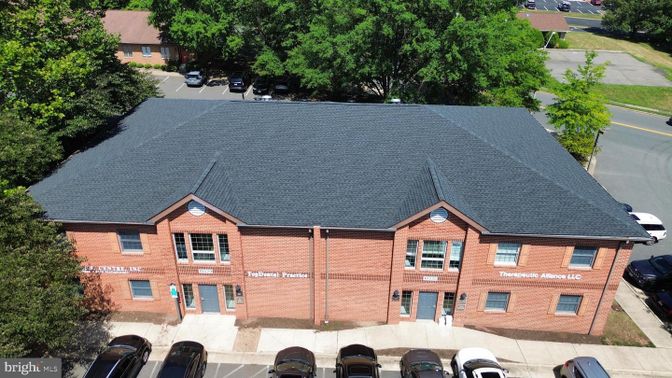 Exterior, Facade, Brick Facade, Highrise