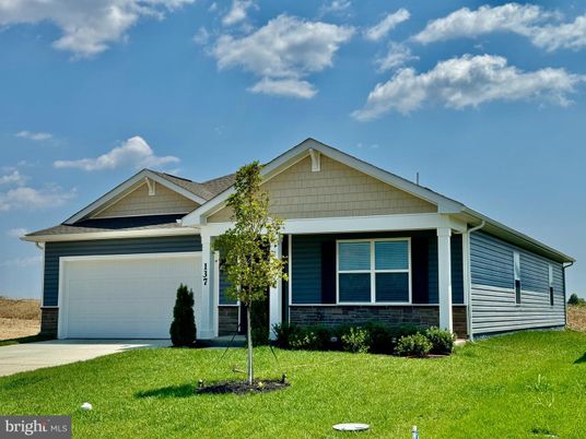 Attached, Exterior, Facade, American Craftsman