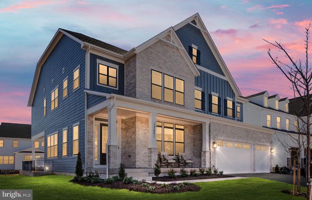 Attached, Exterior, Facade, Farmhouse
