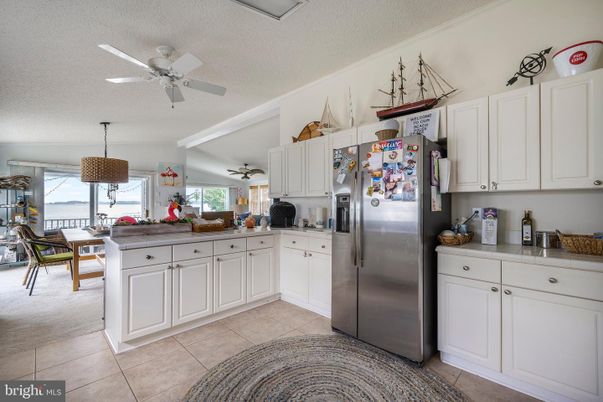 Dining room, Interior, Kitchen, Pendant Lights, Stainless Steel Appliances