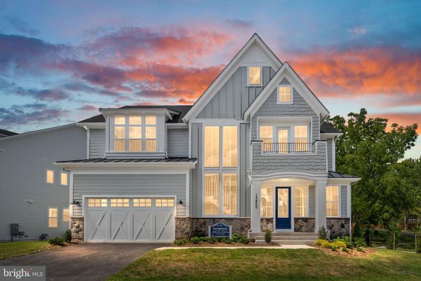 Attached, Exterior, Facade, Farmhouse