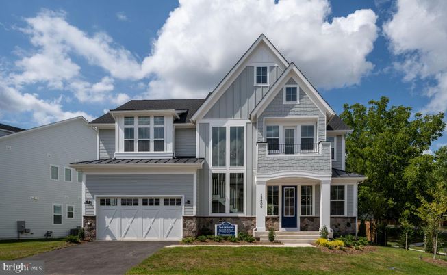 Attached, Exterior, Facade, Farmhouse