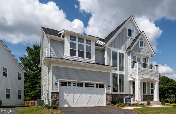 Attached, Exterior, Facade, Farmhouse