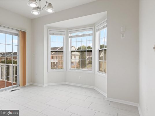 Empty room, Interior, Pendant Lights