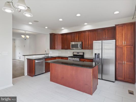 Chandelier, Interior, Kitchen, Recessed Lighting, Stainless Steel Appliances
