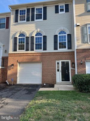 Attached, Exterior, Facade, Brick Facade, Rowhouse