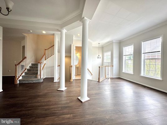 Interior, Pendant Lights, Recessed Lighting, Wood Texture Flooring