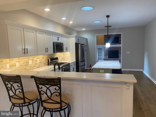 Interior, Kitchen, Pendant Lights, Recessed Lighting, Wood Texture Flooring