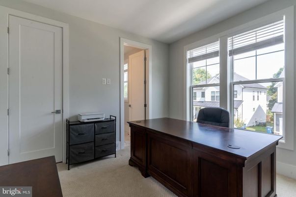 Home Office, Interior