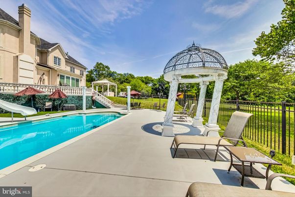Exterior, Playground, Pool