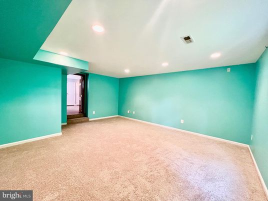 Empty room, Interior, Recessed Lighting