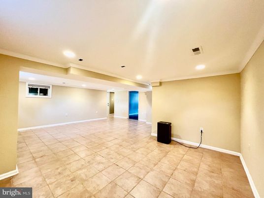 Empty room, Interior, Recessed Lighting