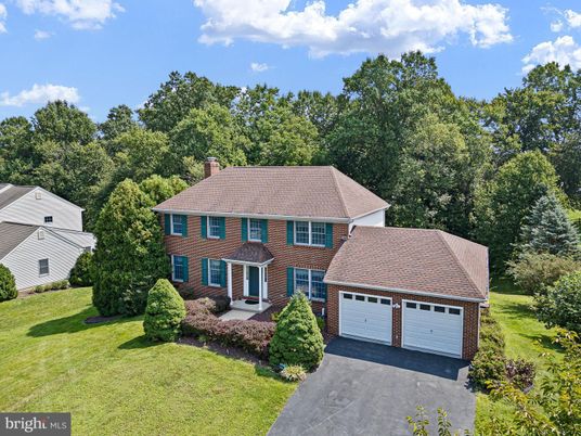 Attached, Detached Garage, Exterior, Facade, Brick Facade, Georgian