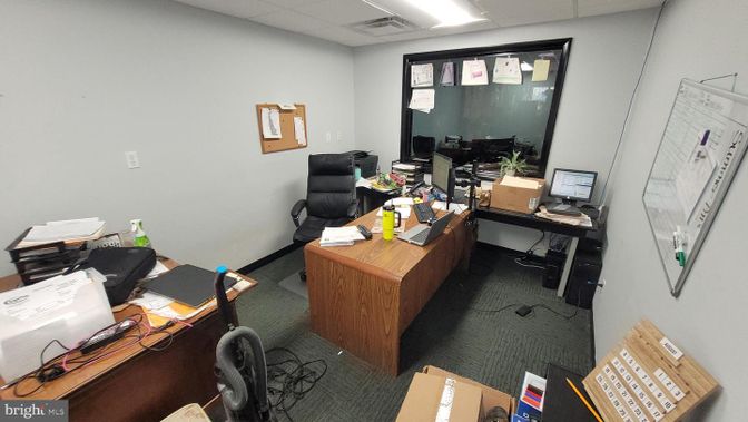 Home Office, Interior