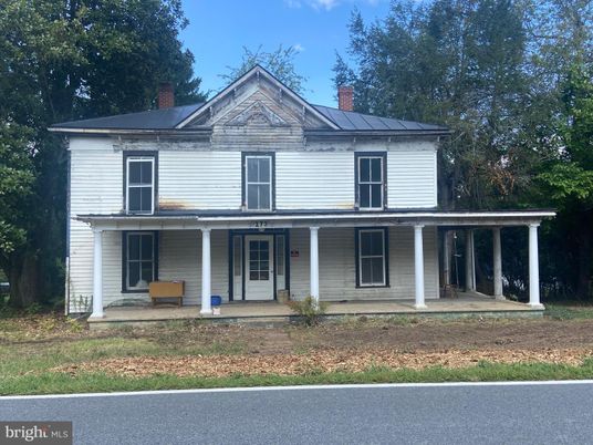 Exterior, Facade, American Foursquare