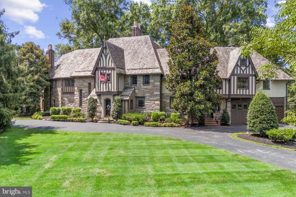Attached, Exterior, Facade, Tudor Revival