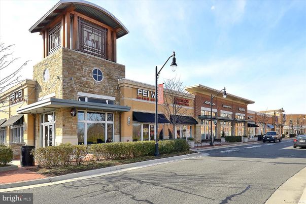 Exterior, Facade, Modern