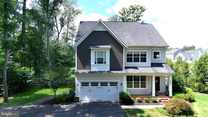 Attached, Exterior, Facade, Farmhouse