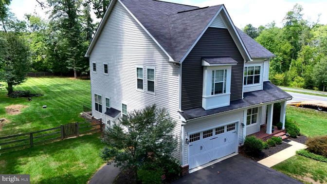 Attached, Exterior, Facade, Farmhouse