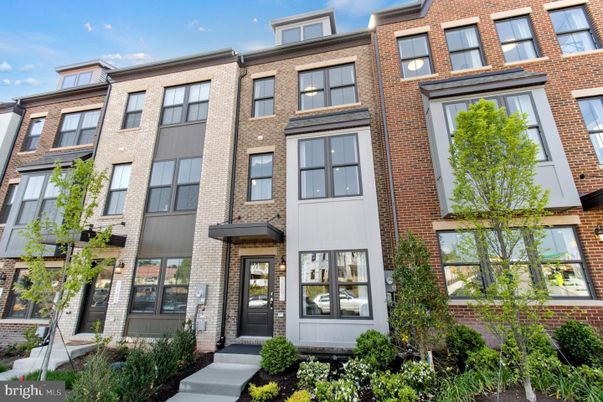 Exterior, Facade, Brick Facade, Rowhouse