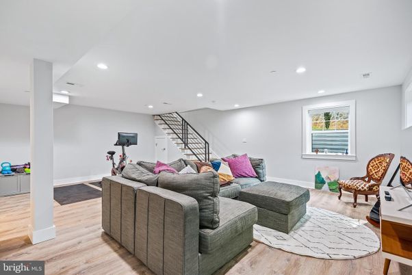 Fitness Equipment, Interior, Living room, Recessed Lighting, Wood Texture Flooring
