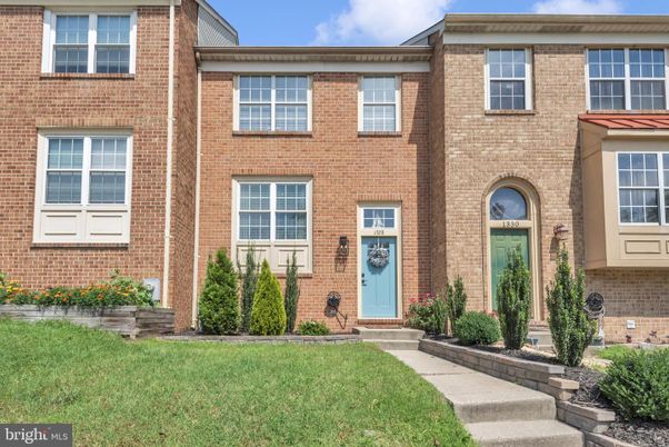 Exterior, Facade, Brick Facade, Rowhouse