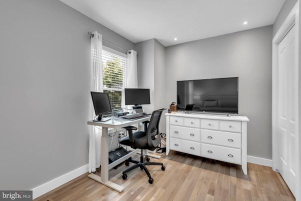 Home Office, Interior, Recessed Lighting, Wood Texture Flooring