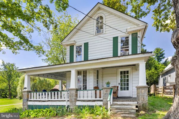 Exterior, Facade, Queen Anne Victorian