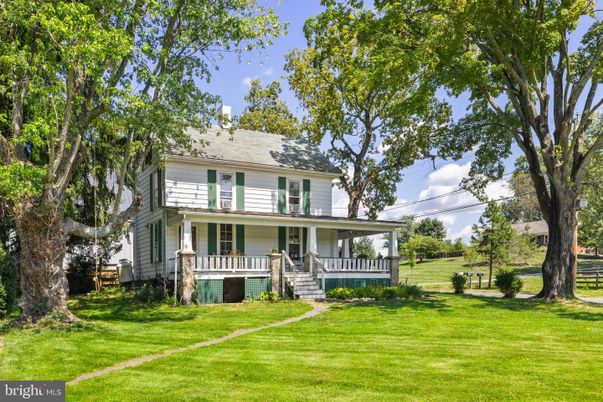 Backyard, Exterior, Facade, American Foursquare