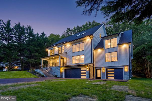 Attached, Backyard, Exterior, Facade, Modern