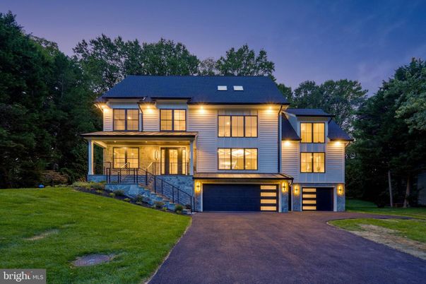 Attached, Exterior, Facade, Farmhouse