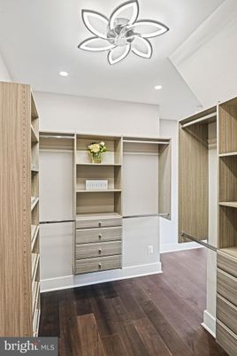 Interior, Pendant Lights, Recessed Lighting, Walk-in Closets, Wood Texture Flooring