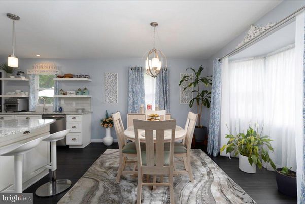 Dining room, Interior, Kitchen, Pendant Lights, Recessed Lighting, Wood Texture Flooring