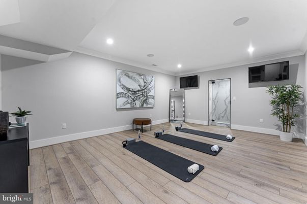 Fitness Equipment, Interior, Recessed Lighting, Wood Texture Flooring