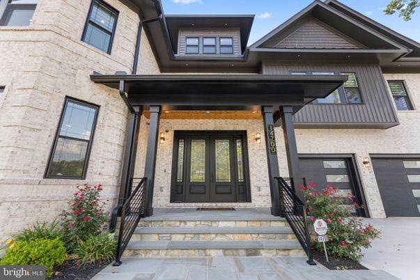 Exterior, Facade, Brick Facade, Rowhouse