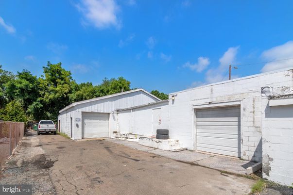 Detached Garage, Exterior