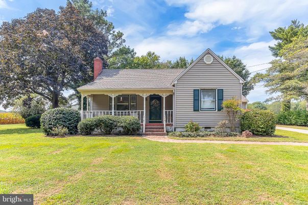 Backyard, Exterior, Facade, Ranch