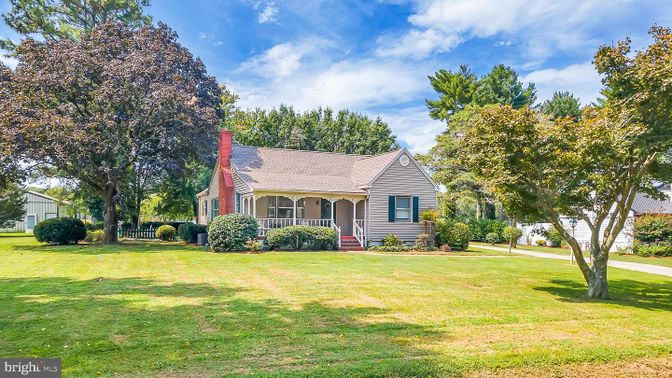 Backyard, Exterior, Facade, Cape Cod