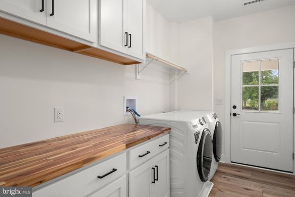 Interior, Washer, Wood Texture Flooring