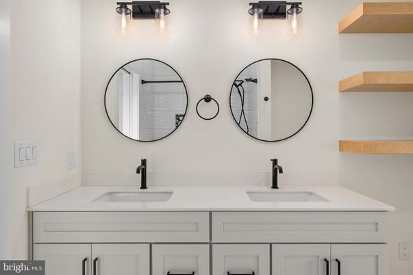 Bathroom, Dual Sink Vanities, Interior
