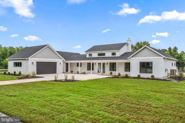 Attached, Exterior, Facade, Farmhouse