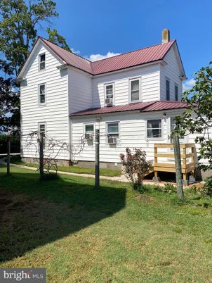 Backyard, Exterior, Facade, Farmhouse