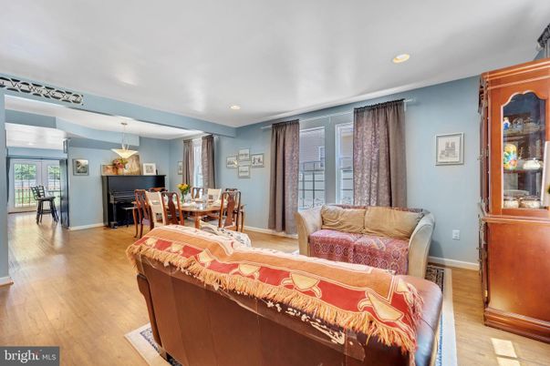Dining room, Interior, Living room, Pendant Lights, Recessed Lighting, Wood Texture Flooring