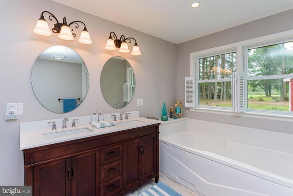 Bathroom, Dual Sink Vanities, Interior, Recessed Lighting