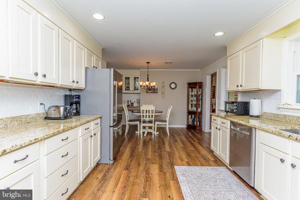 Chandelier, Dining room, Interior, Kitchen, Recessed Lighting, Wood Texture Flooring