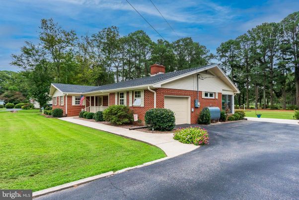 Attached, Exterior, Facade, Brick Facade, Ranch
