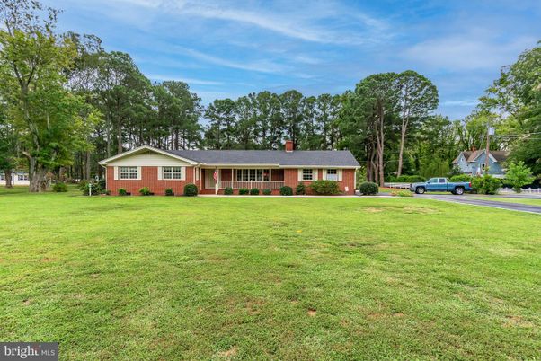 Attached, Backyard, Exterior, Facade, Brick Facade, Ranch