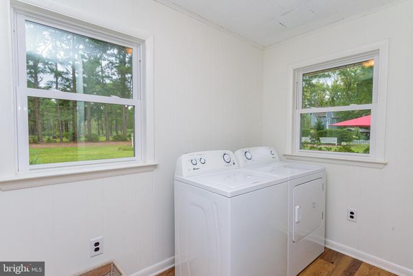 Interior, Washer, Wood Texture Flooring
